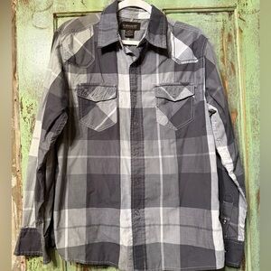 No Boundaries Men’s Plaid Snap-button up